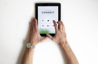 Going Viral in Seconds: Unlock the Benefits of Social Media Share Buttons