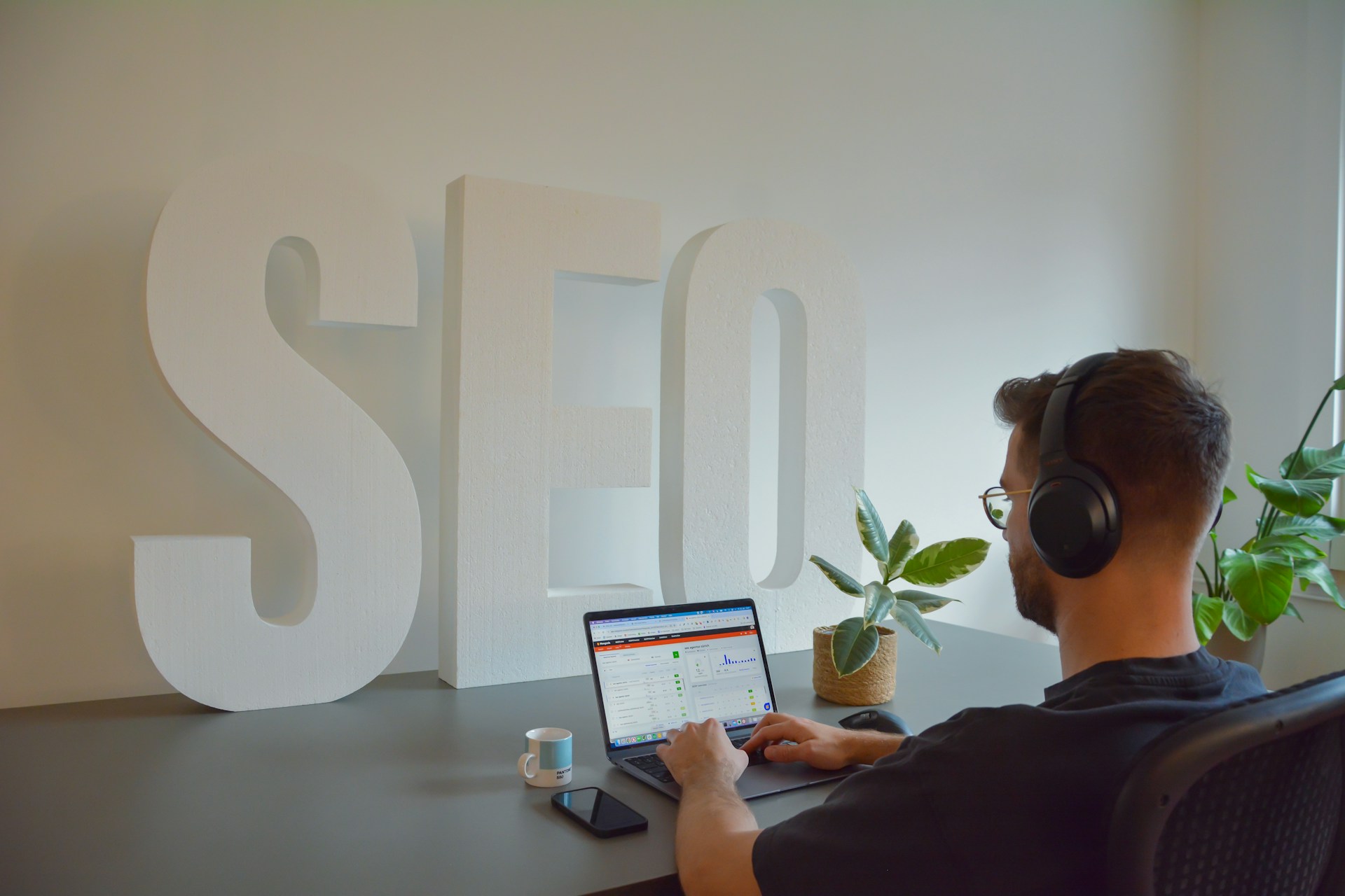 Local SEO vs. Organic SEO: A Guide for Mississauga Service Businesses
