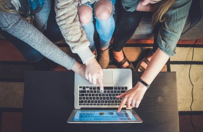 Decoding Your Marketing Dilemma: In-House Team or Digital Agency?